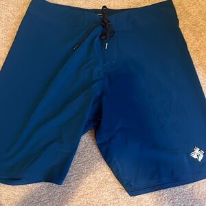 Oakley 36-38 men’s shorts navy blue with palm tree with Oakley symbol